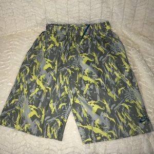 Nike boys shorts large
